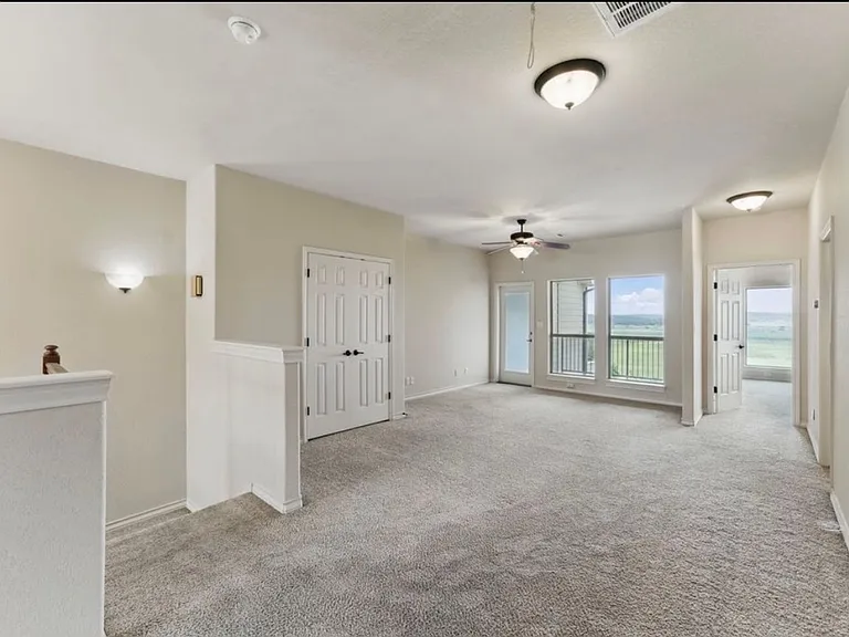 976 Parkview Dr — Photo 13