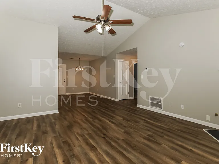 11035 Shannon Cir — Photo 2