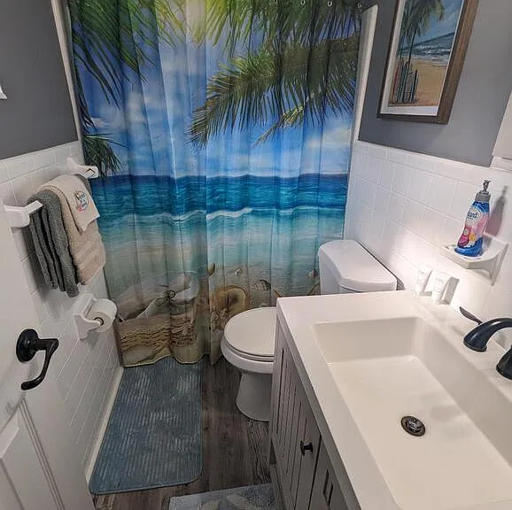 King Bedroom En-Suite with Shower