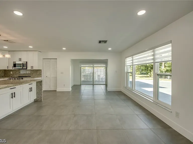 4312 S Pacific Cir — Photo 8