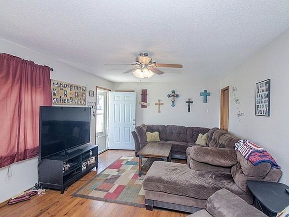 4th image of 224 Edwards Ln