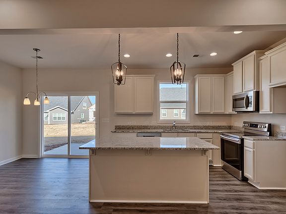 5th image of 710 Wintergarden Pl