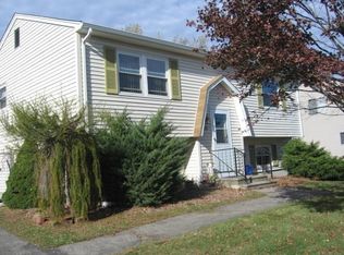 15 Longbow Dr, West Warwick, RI 02893