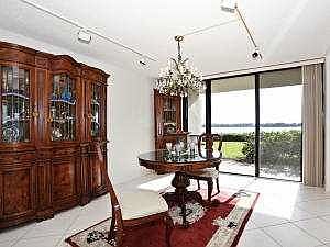3rd image of 1618 12 Oaks Way APT 203