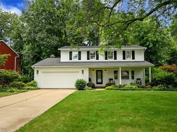 425 Red Rock Dr, Wadsworth, OH 44281
