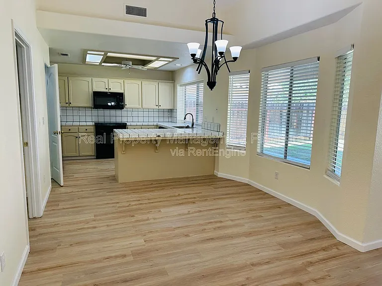 8552 N Meridian Ave — Photo 10