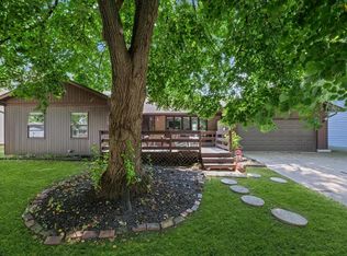 906 Hollycrest Dr, Champaign, IL 61821