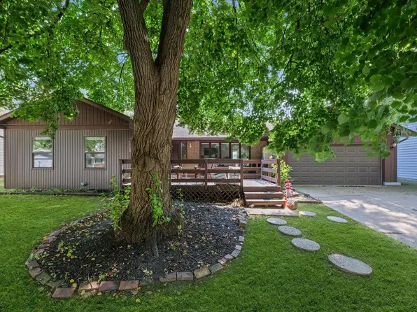 906 Hollycrest Dr, Champaign, IL 61821