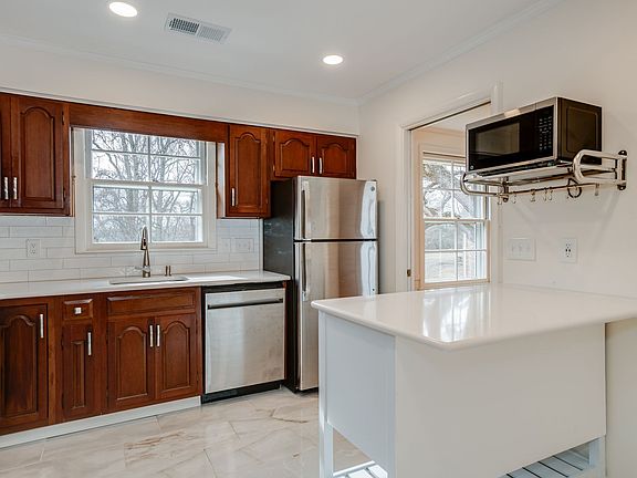 2nd image of 256 Hickorydale Dr