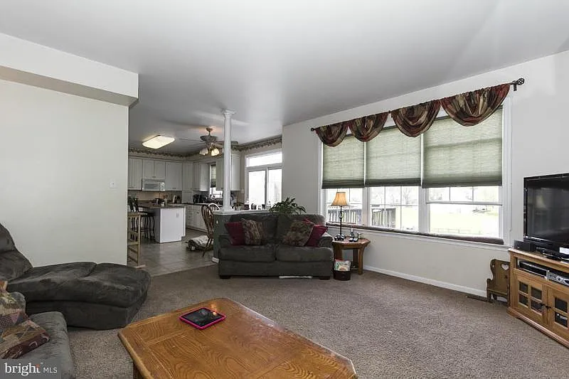 5 bed, 2619 sqft, $2,100 — Photo 2