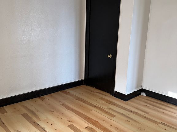 5th image of 2613 W Capitol Dr #5