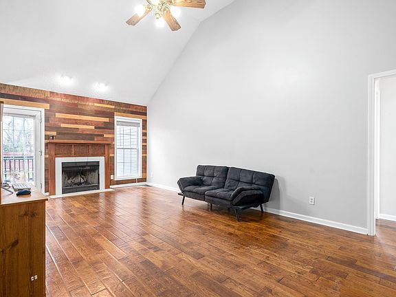 4th image of 3884 Benjamin Dr