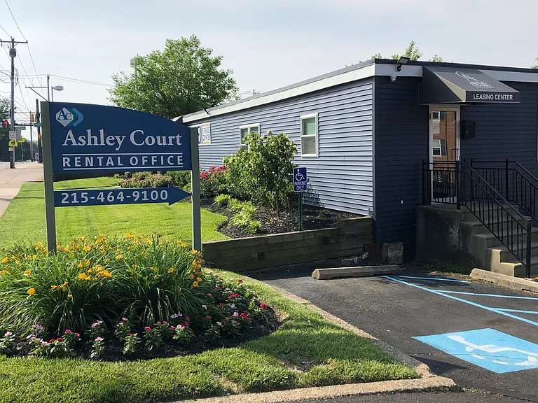 Ashley Court Apartments — Photo 15