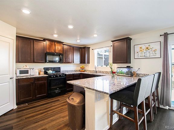 3rd image of 47375 Lilac Avenue