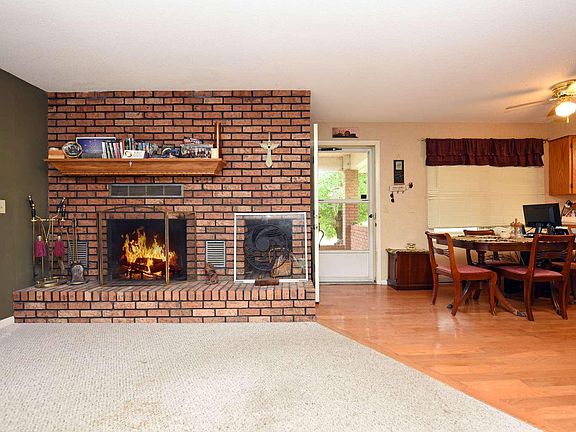 5th image of 456 Lillian Dr