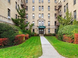 43 Calton Rd APT 4A, New Rochelle, NY 10804