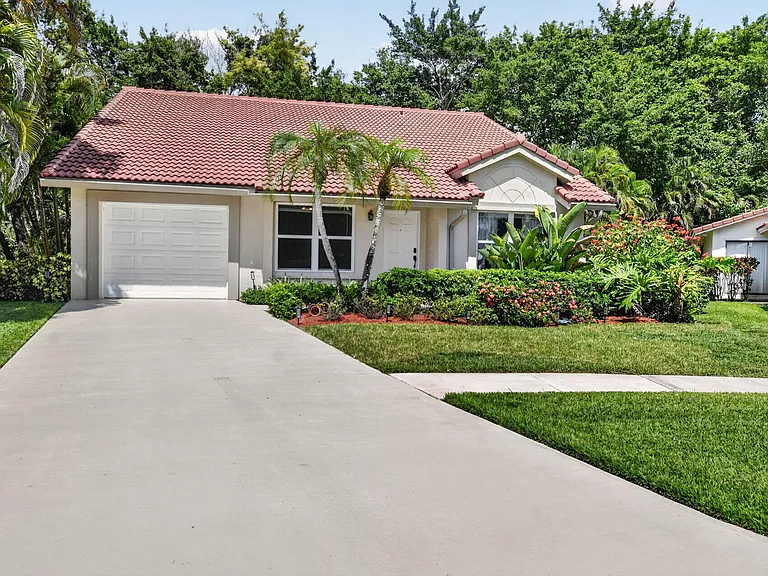 10065 Camelback Ln — Photo 4
