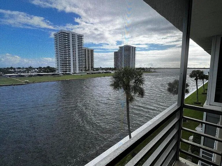 20 Yacht Club Dr #405 — Photo 25