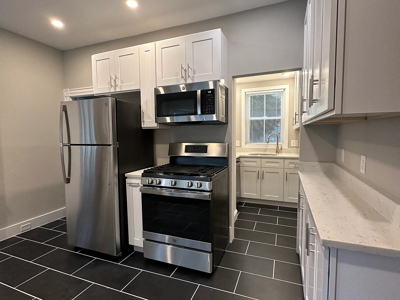 2 bed, 1000 sqft, $3,095 — Photo 2