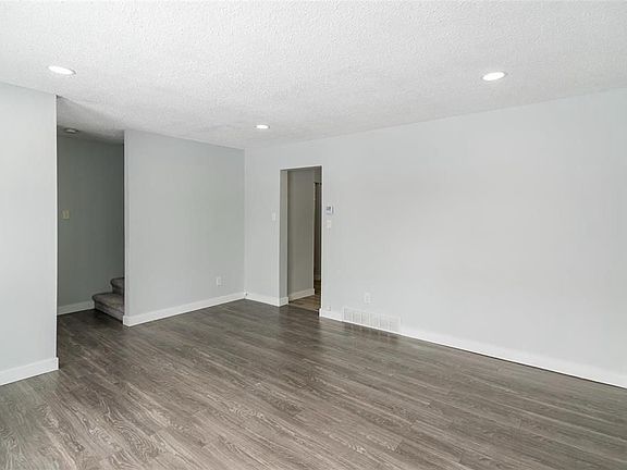 5th image of 161 Avaco Dr #161