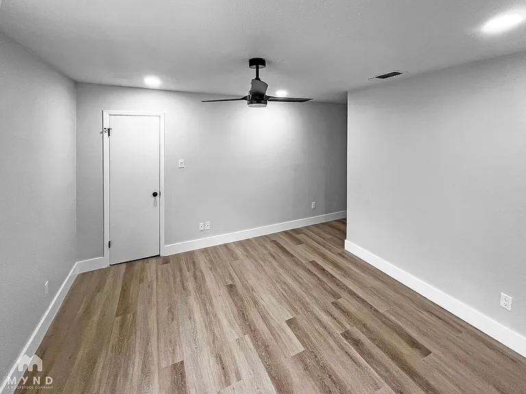 1215 Spring Lake Dr — Photo 35