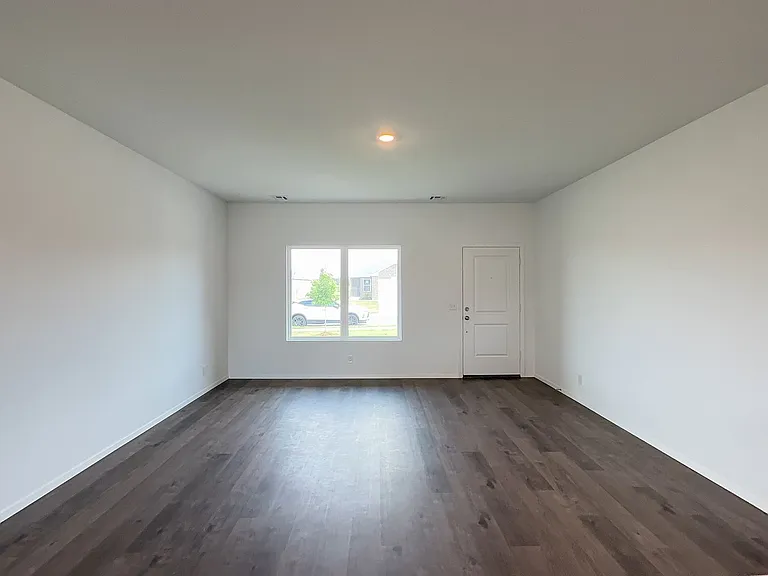 1604 E Gary St — Photo 2