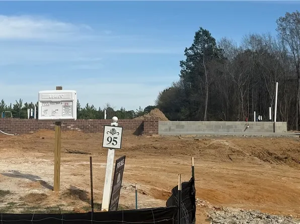 1955 Thomas Wood Dr Lot 95, Fayetteville, NC 28312