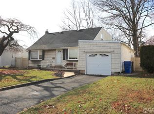 17 Tanglewood Ln, Colonia, NJ