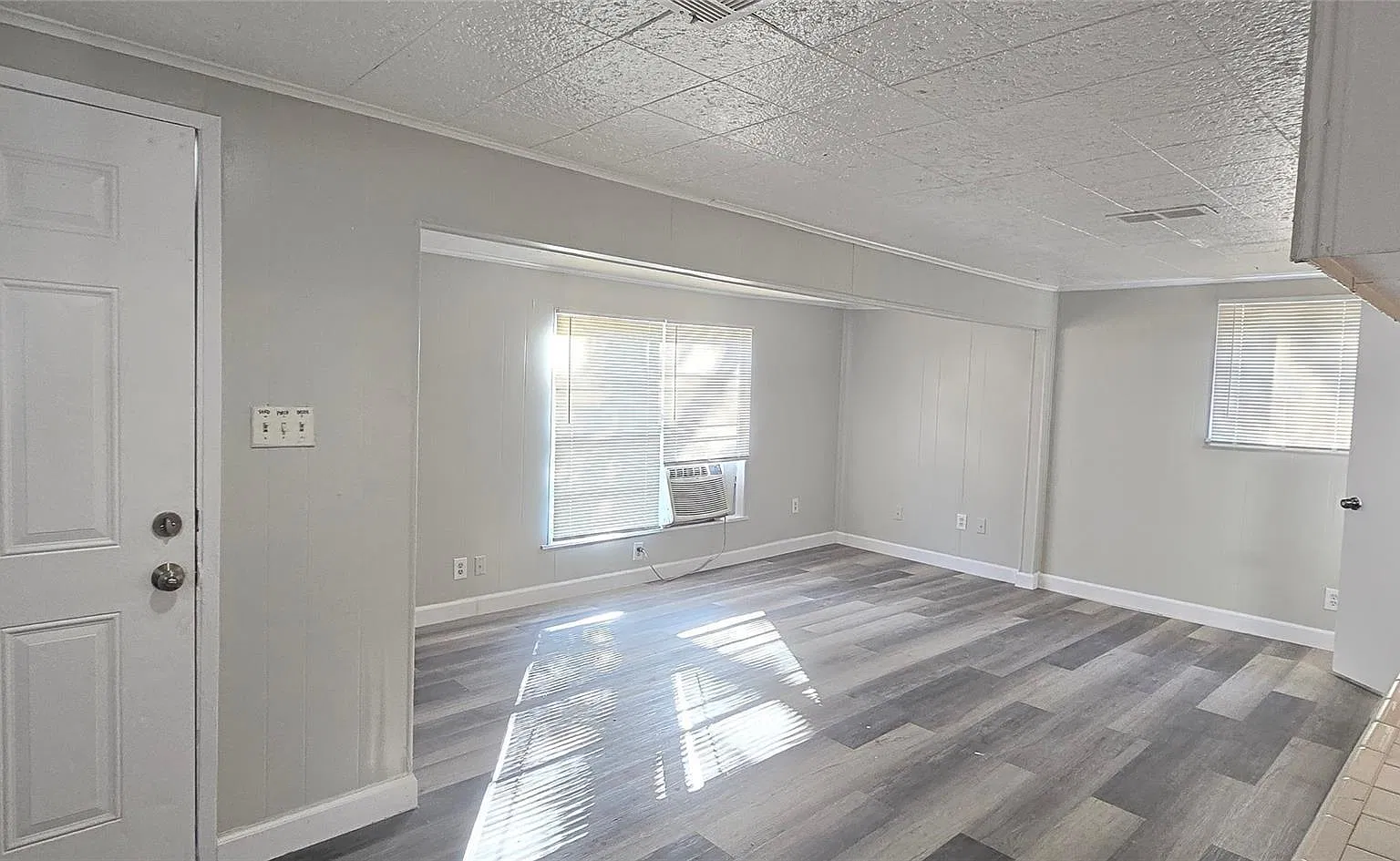 3 bed, 2.0 bath, 1412 sqft, $1,400 — Photo 2