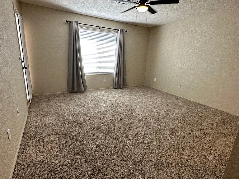 9225 E 31st Ln — Photo 3