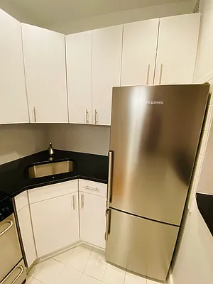 Rented by Metropolis Real Estate of Manhattan | media 21