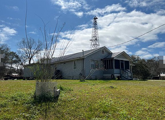 3rd image of 568 Willow Cir