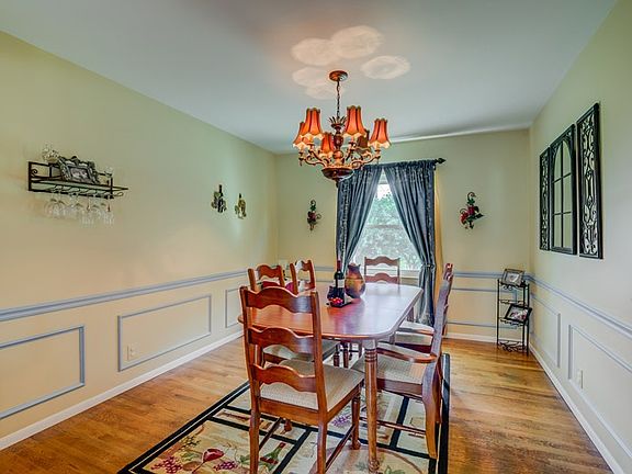 5th image of 414 Larkspur Ct