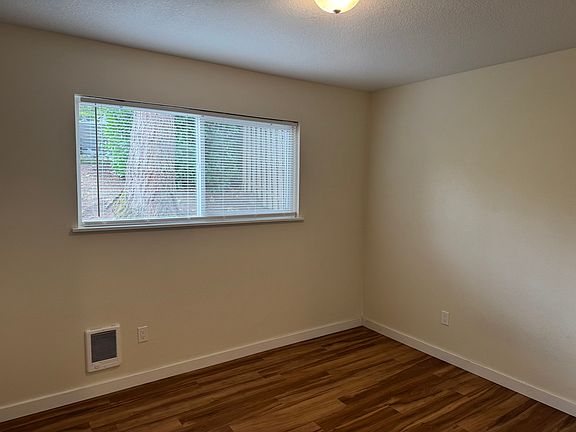 5th image of 22935 SW Pine St APT 1