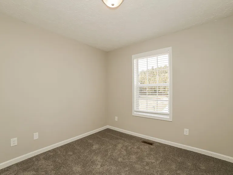 104 Rockefeller Ln — Photo 15