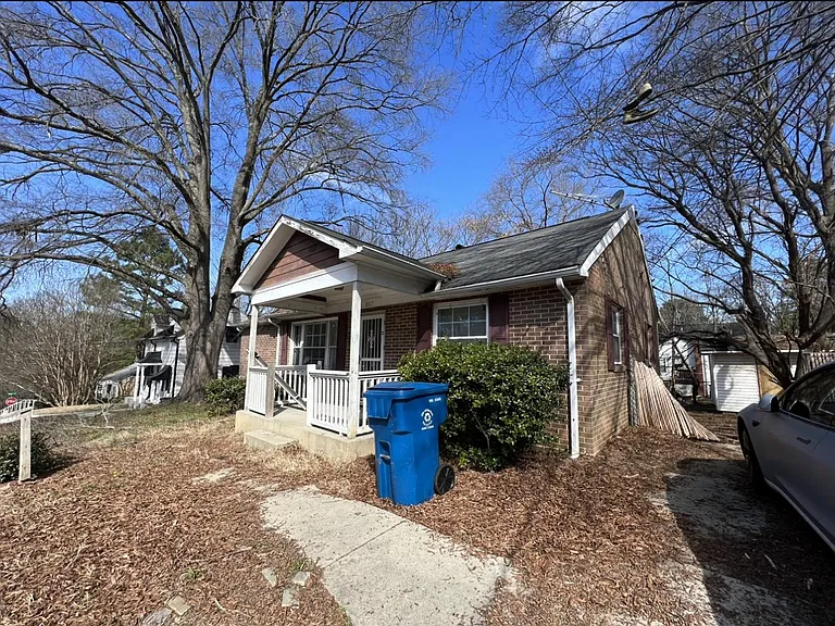 807 Price Ave — Photo 1
