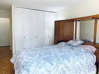 Rented by R New York