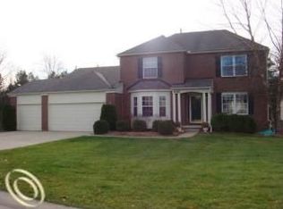 441 Low Bank Ct, Commerce Township, MI 48382