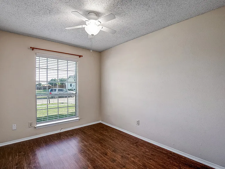 1717 Palisades Dr — Photo 12