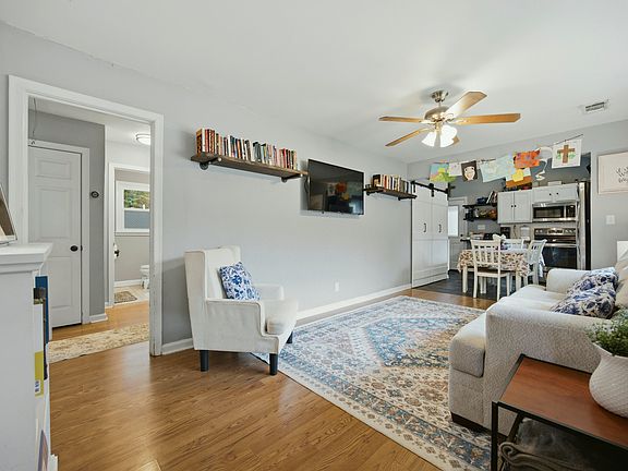 4th image of 2596 Gordon Cir SE