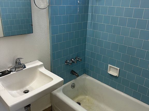 5th image of 1485 Western Ave