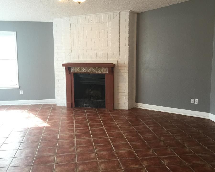 Living Room Pic 2