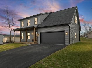 11 Berry Grove Ln, Brockport, NY