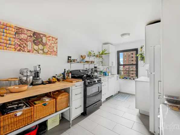 212 East Broadway image 7 of 12