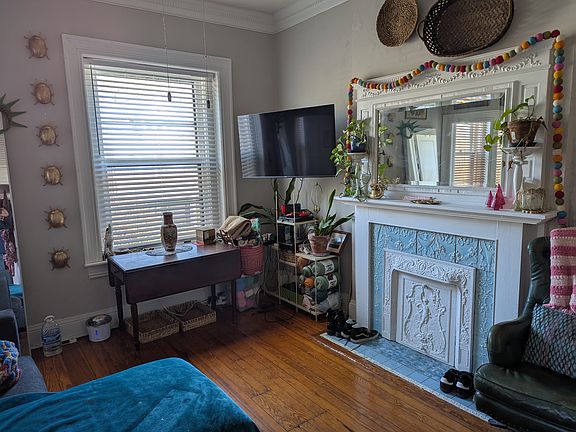 3rd image of 429 Warren Cres APT 1