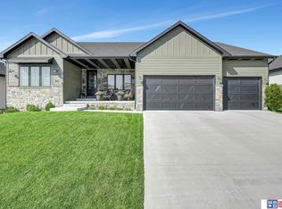 921 N 107th St, Lincoln, NE 68527