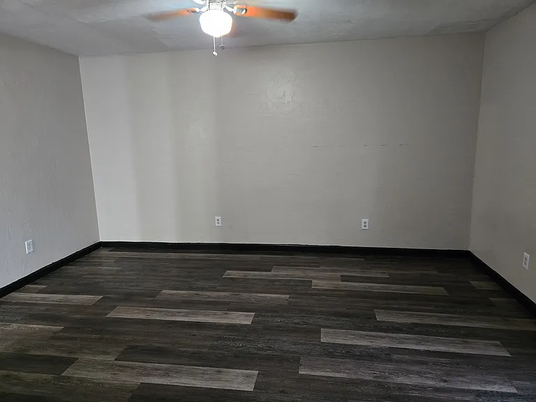 2532 Mar Ct — Photo 6