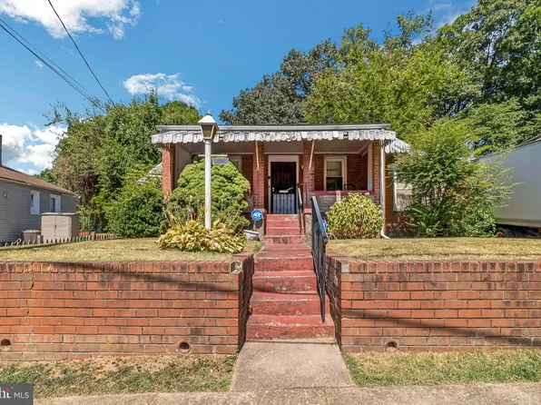 1304 Chapel Oaks Dr, Capitol Heights, MD 20743