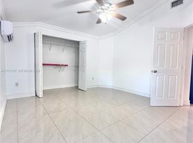 3465 NW 5th St, Miami, FL