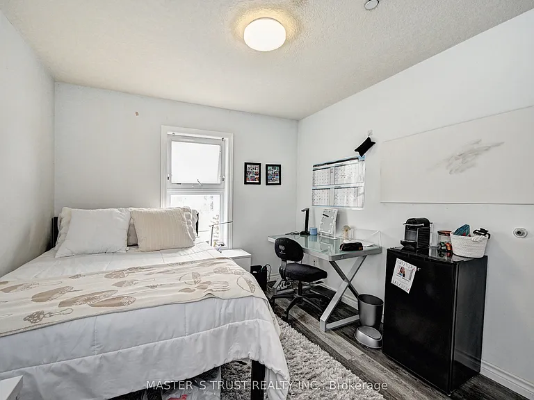 81 Columbia St W #12 — Photo 23